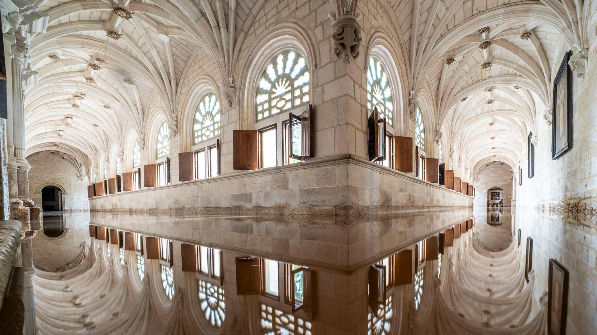Das Kloster La Vid in Burgos (Spanien) steht unter Wasser. | EPA