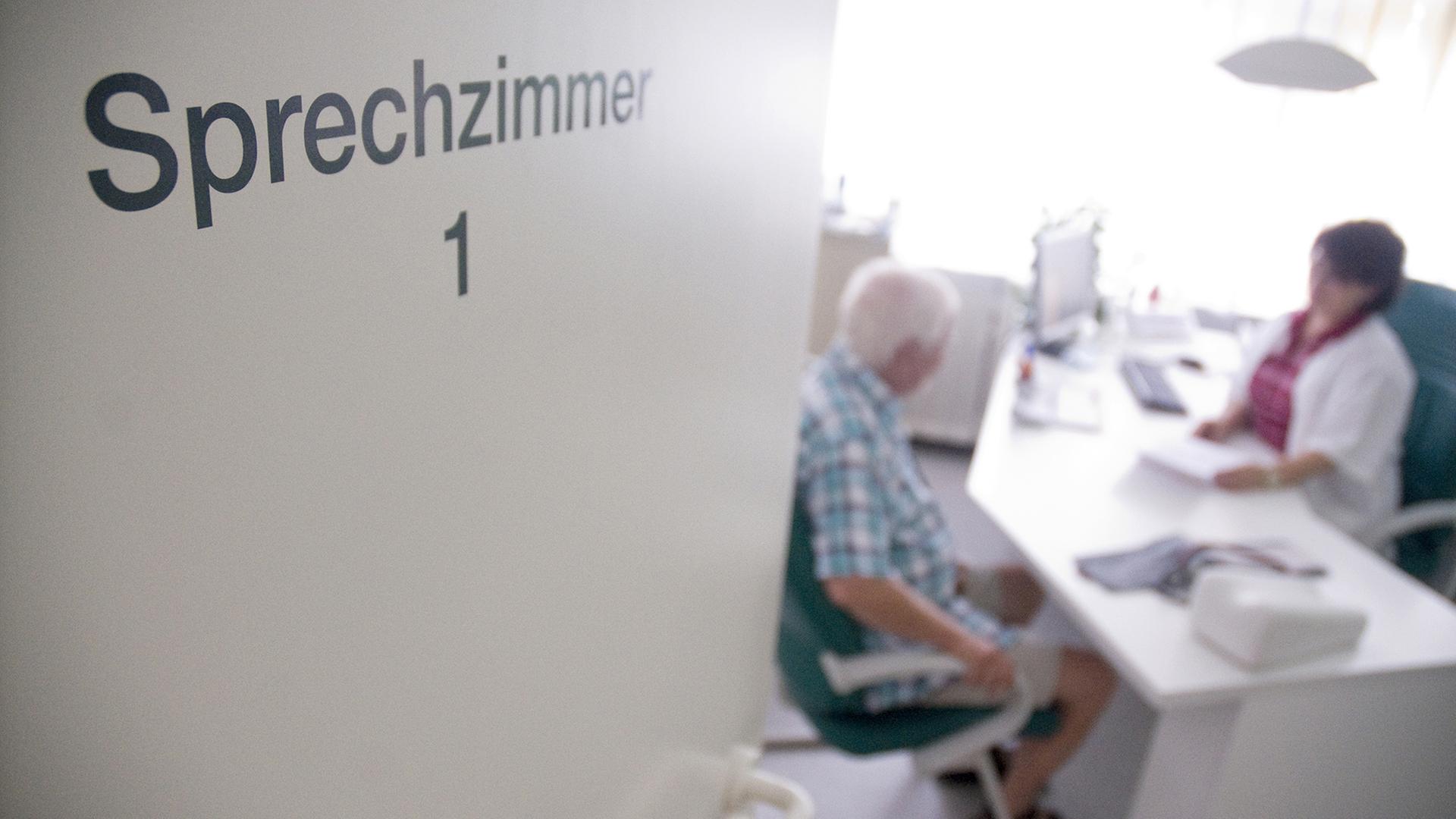 Arbeitgeber-Vorschlag: Hausärzte lehnen Gebühr für Arztbesuche ab