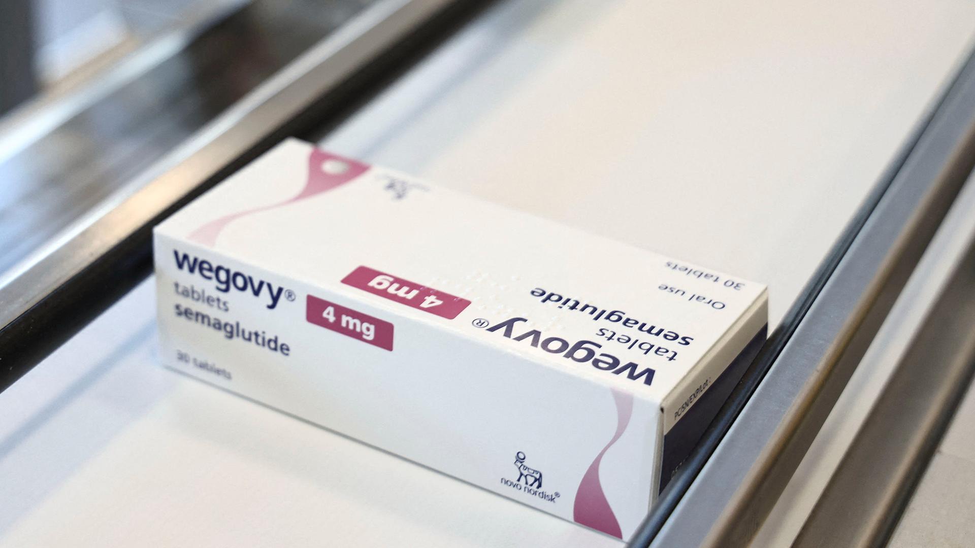 Ein Wegovy-Tablettenschachtel auf einem Förderband im Werk von Novo Nordisk | REUTERS