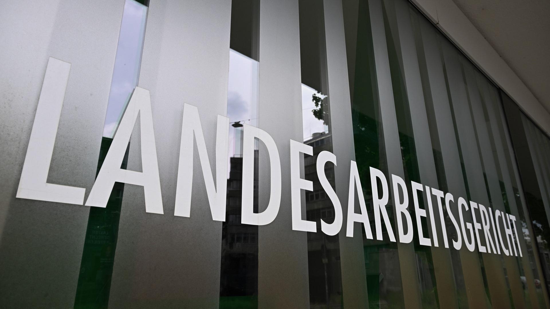 Ungleiche Bezahlung bei Daimler Truck? Gericht gibt Klägerin teilweise Recht
