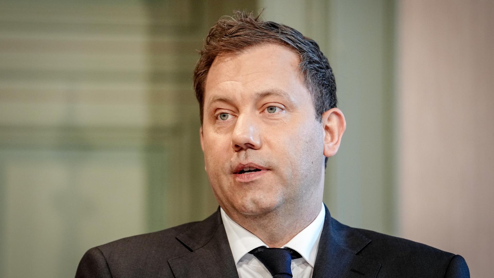 Lars Klingbeil bei einer Veranstaltung. | dpa