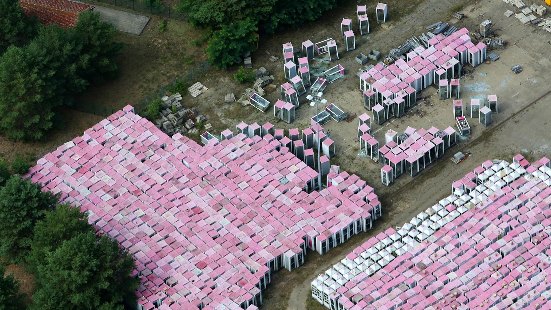 Luftbild: Sammelstelle fÃ¼r Telefonzellen in Michendorf, fotografiert im August 2019. (Quelle: Imago Images) | Imago Images