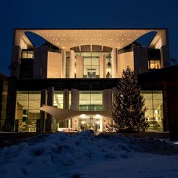 Blick auf das Bundeskanzleramt bei Nacht