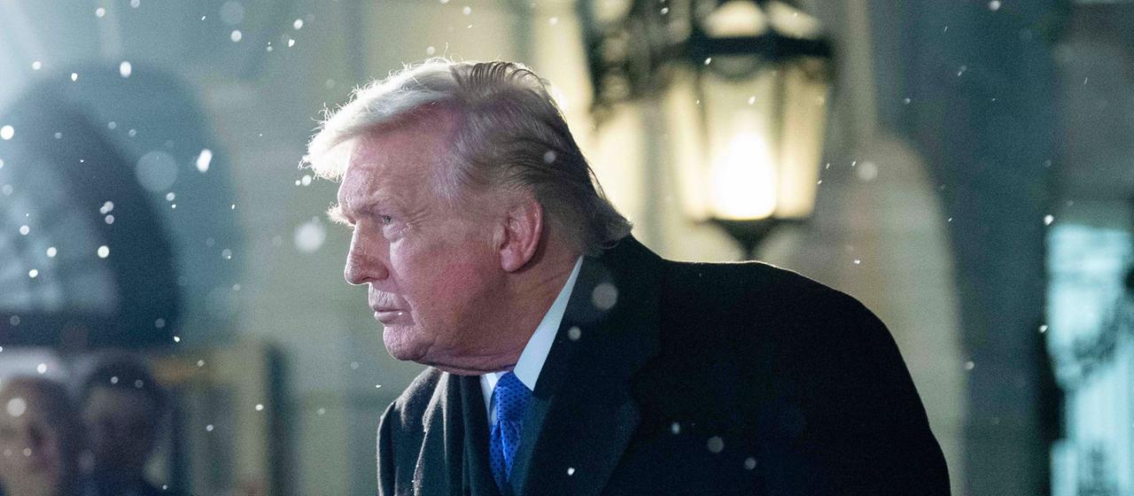 Trump im Schneeregen zu den Gesprächen mit Iran