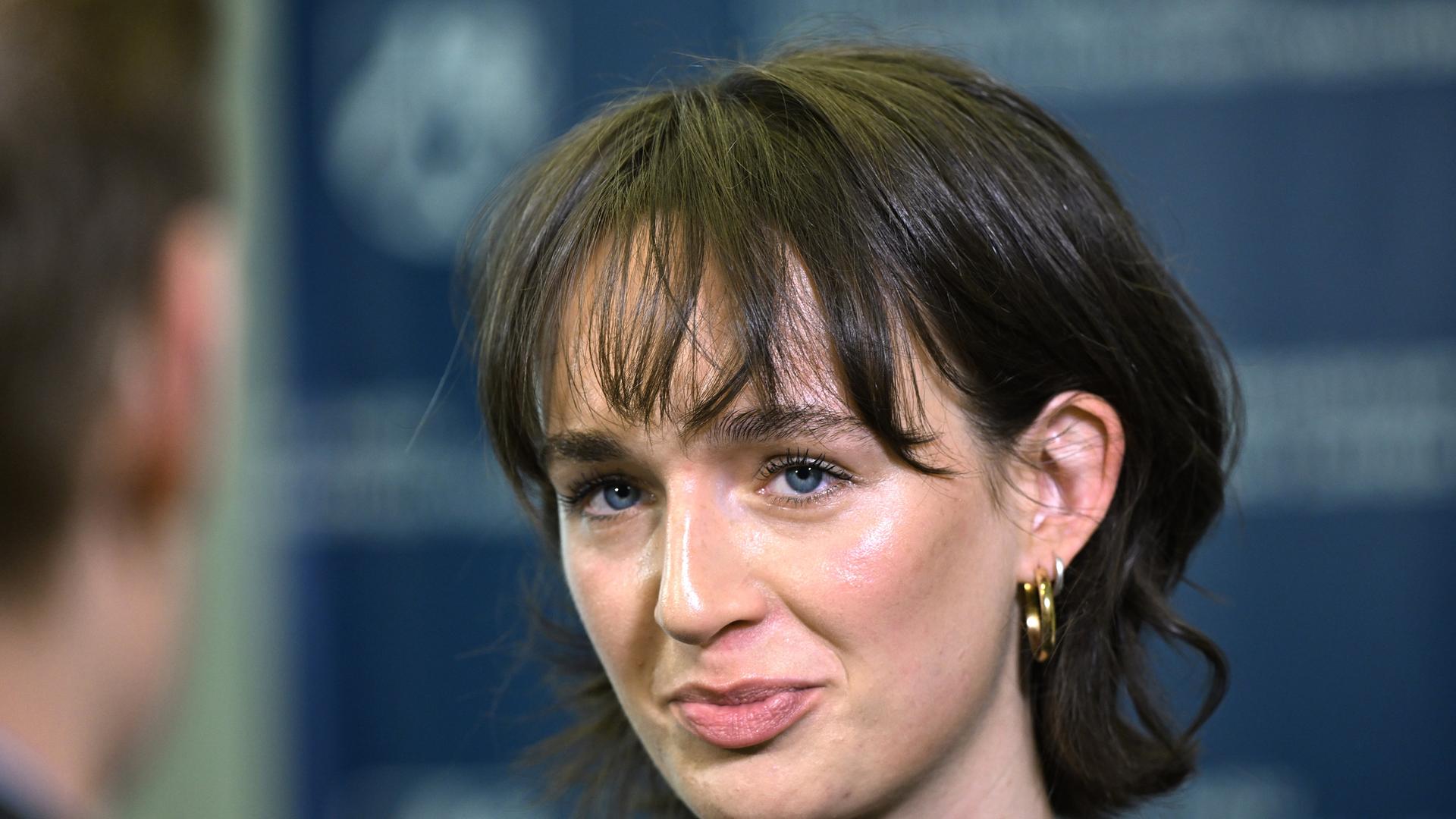 Yanni Gentsch bei der Pressekonferenz zu ihrer Petition 