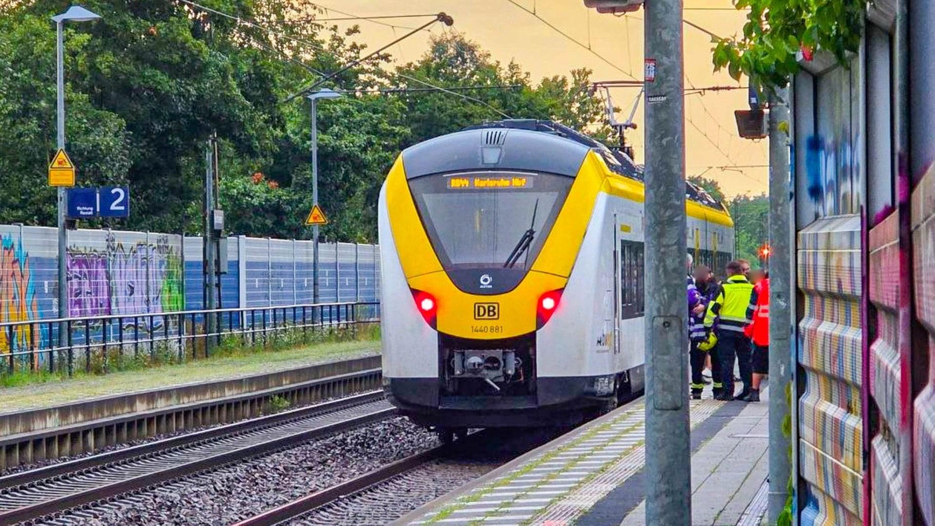 Bahnmitarbeiter nach Sturz aus Zug außer Lebensgefahr