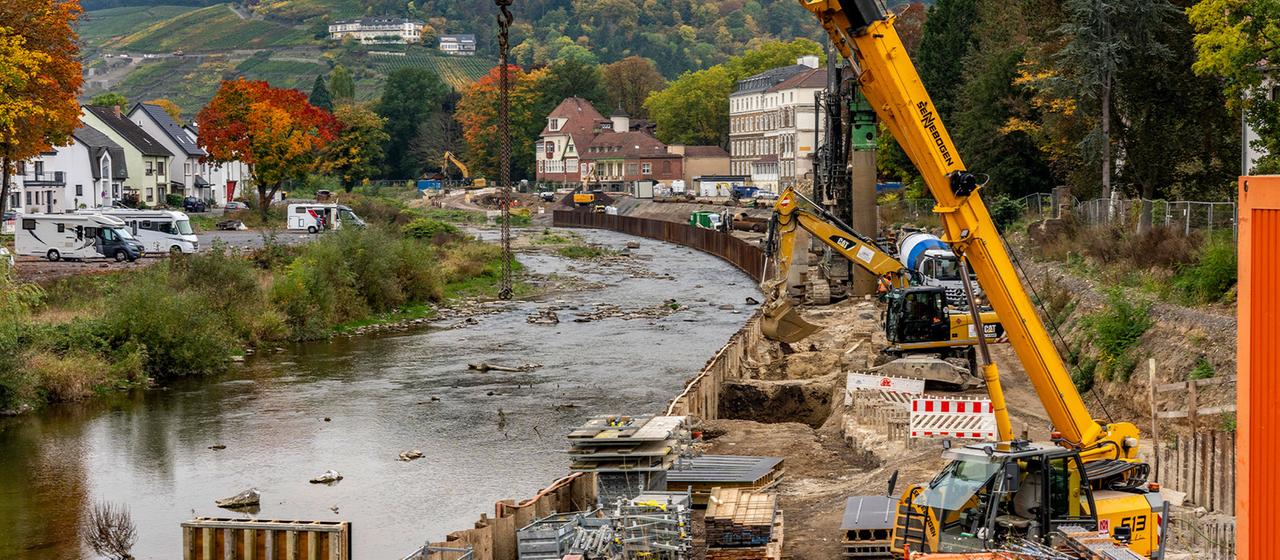 Uferbefestigung im Ahrtal, nach der Flut vom Juli 2021