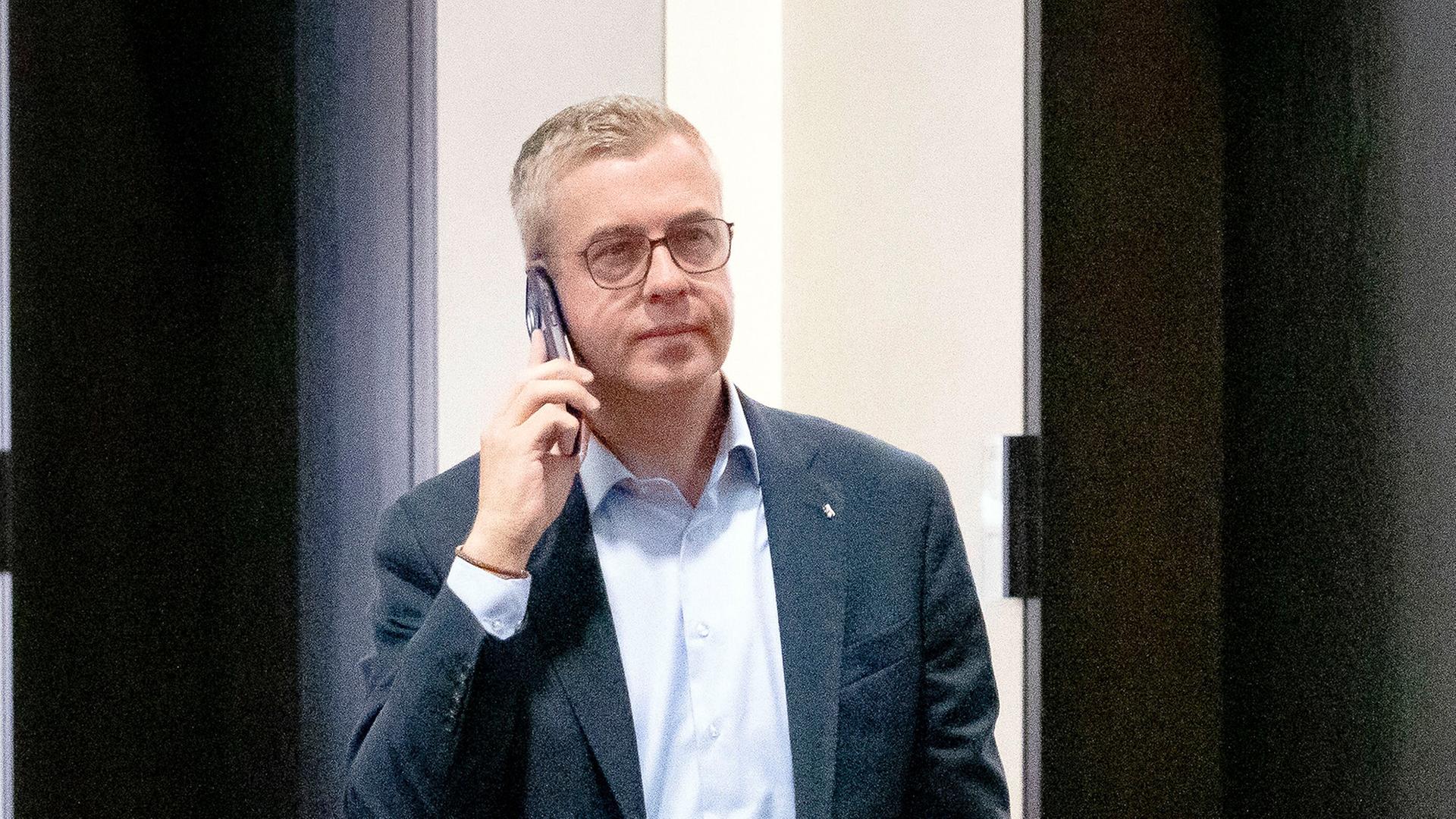 Stefan Evers bei einem Pressestatement einer Bundesratssitzung (Quelle: Picture Alliance/Bernd Elmenthaler) | Picture Alliance/Bernd Elmenthaler