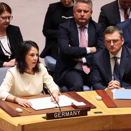 Bundesaußenministerin Annalena Baerbock und ihr ukrainischer Amtskollege Dmytro Kuleba