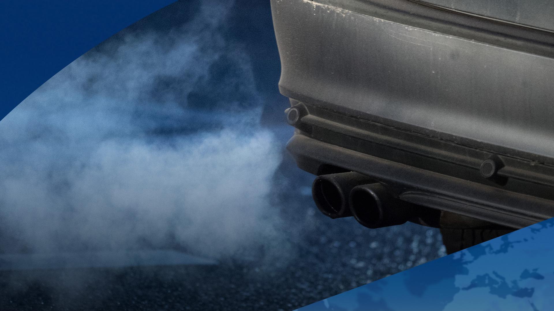 Auspuff und Abgaswolke eines Verbrennerautos | dpa
