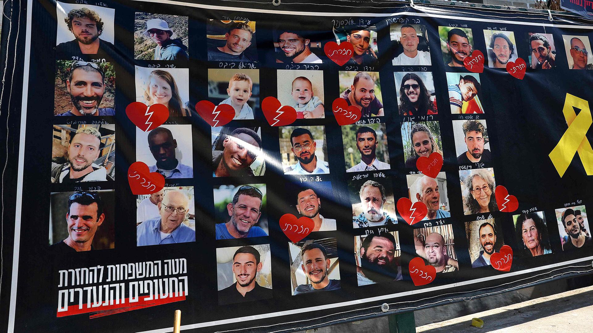 Portraits von israelischen Geiseln auf dem sogenannten