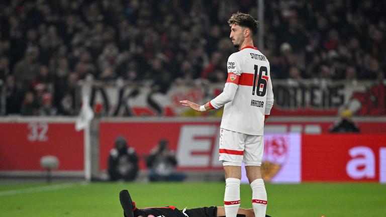 Schmerzen bei Hugo Ekitike