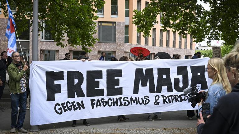 Eine Demonstration "Free Maja" linker Gruppen fordert die Rückholung von Maja T. aus Ungarn.