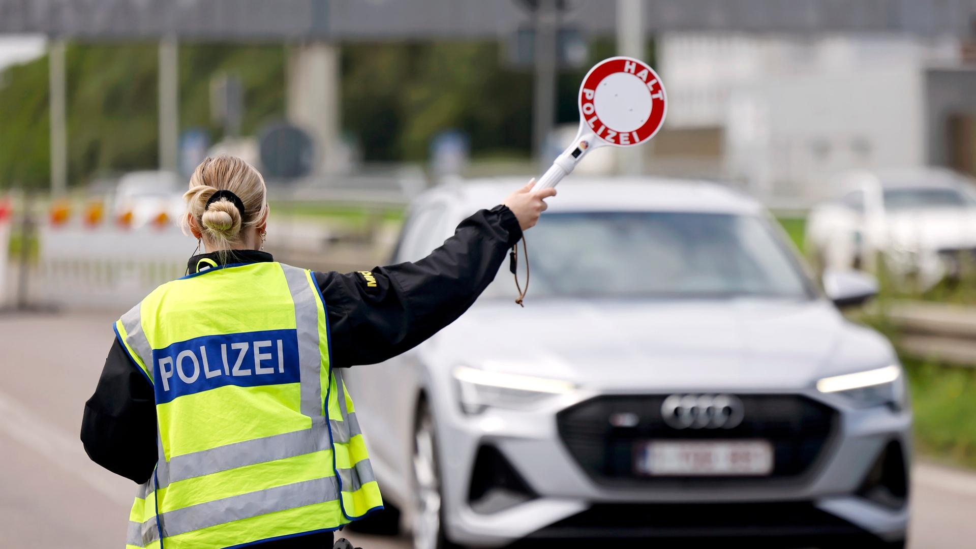 Grenzkontrollen verlängert: Grenzstädte seufzen, Polizei lobt Erfolge