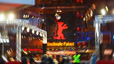 Der Berlinale-Palast mit dem roten Bären als Logo.