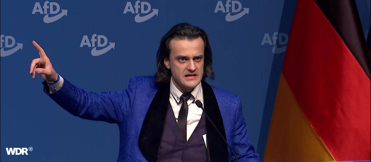 Alexander Eichwald giving a speech