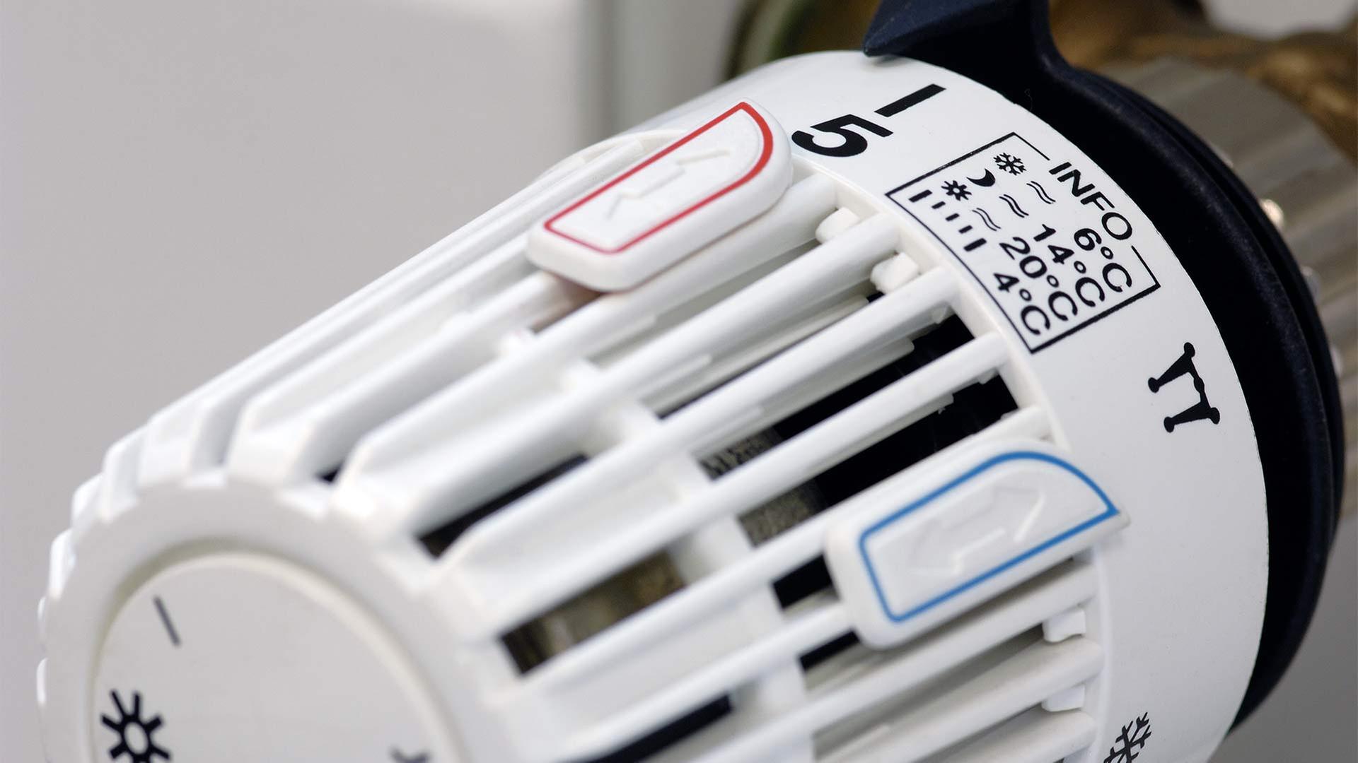 Thermostat an einer Heizung. | picture alliance / Bildagentur-o