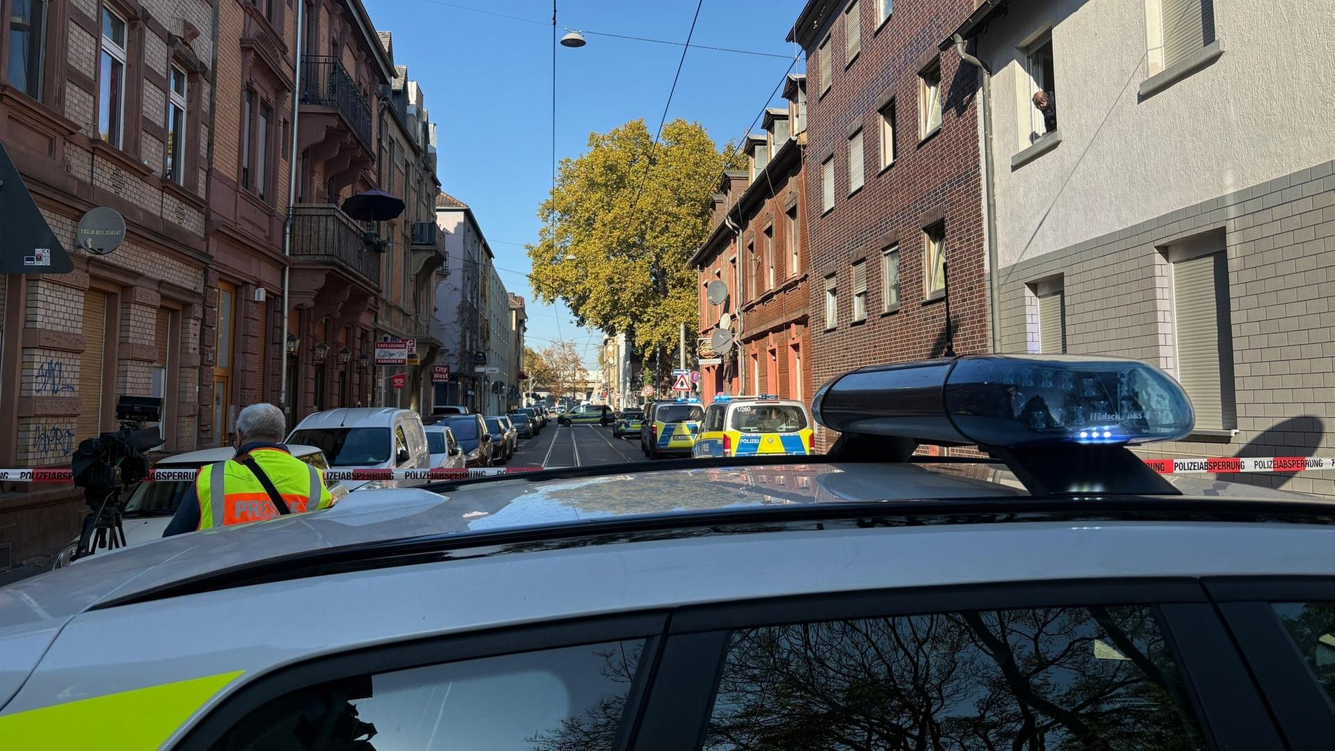 BW-Schlagzeilen: Großeinsatz: Verletzte Person in Mannheim gefunden, Zahl der Arbeitslosen in BW gesunken, Polizeigewerkschaft zeigt Verständnis für "Gen-Z"-Protesten