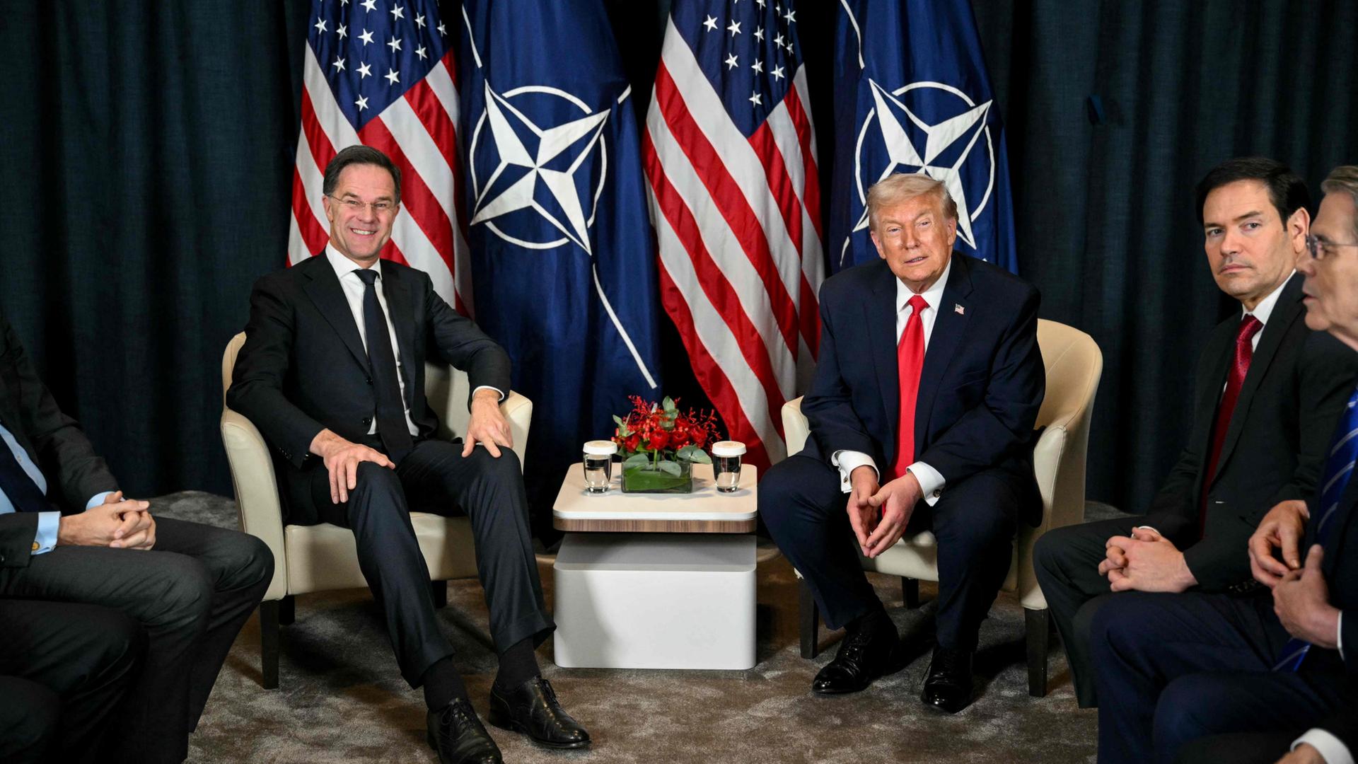 Mark Rutte und Donald Trump | AFP