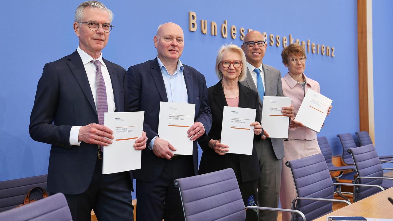 Frühjahrsgutachten: Wirtschaftsweise senken Prognose deutlich Frühjahrsgutachten: Wirtschaftsweise senken Prognose deutlich