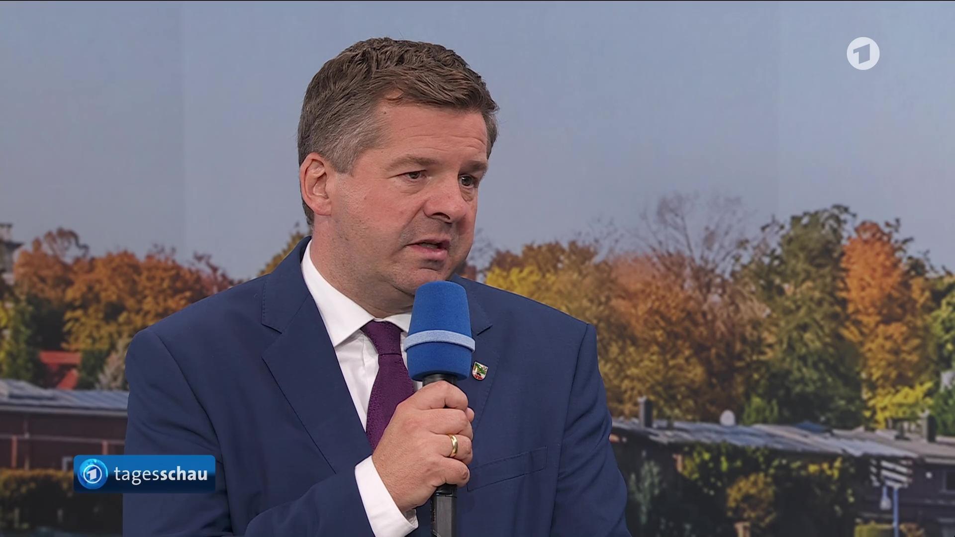Gunnar Breske, MDR, im Gespräch mit den Spitzenkandidaten der Wahl in Sachsen-Anhalt