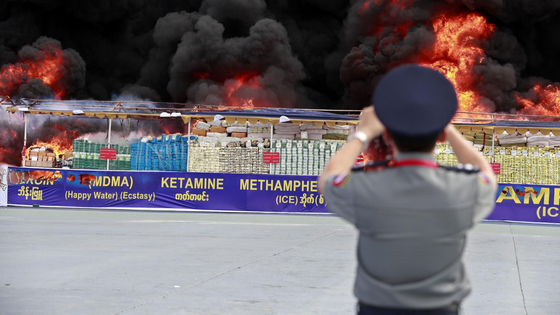 Küste in Biarritz, Schiitische Muslime in Indien, Bergsteiger in Frankreich