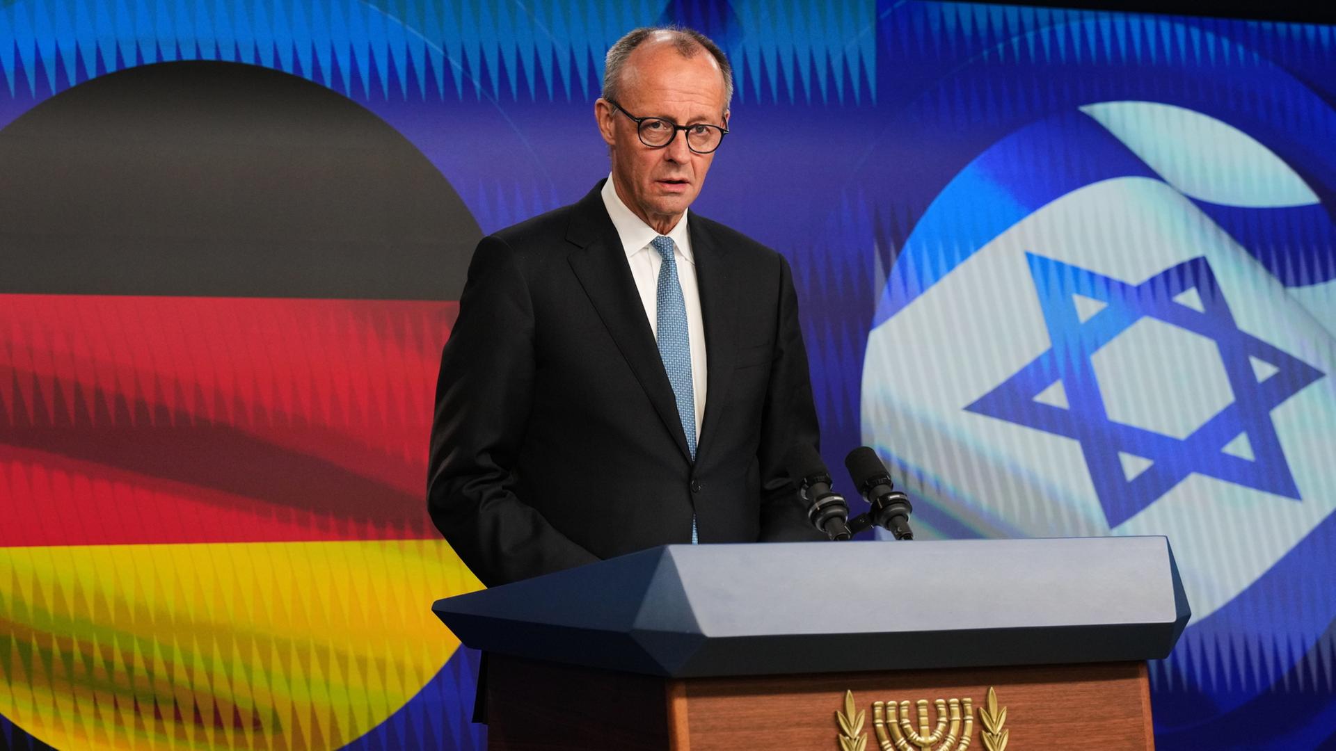 Bundeskanzler Friedrich Merz bei einer Pressekonferenz in Jerusalem am 07.12.2025 | Ariel Schalit/Pool AP/dpa