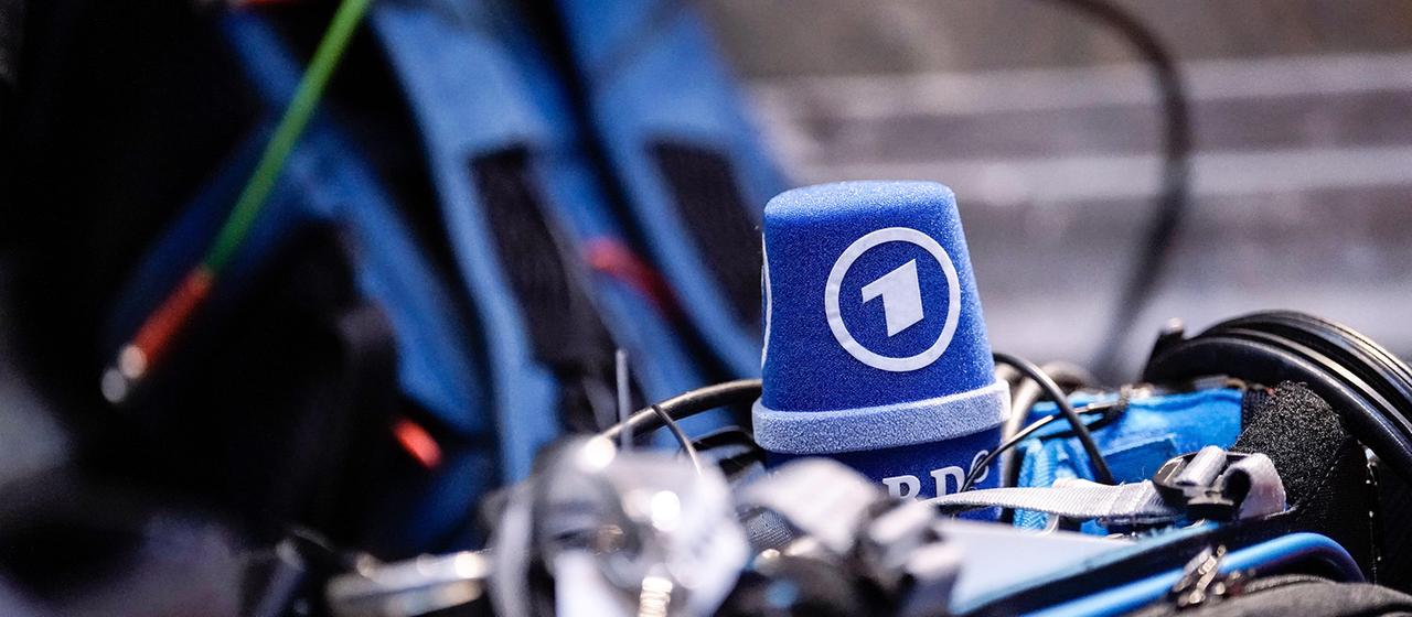 Mikrofon mit ARD-Logo