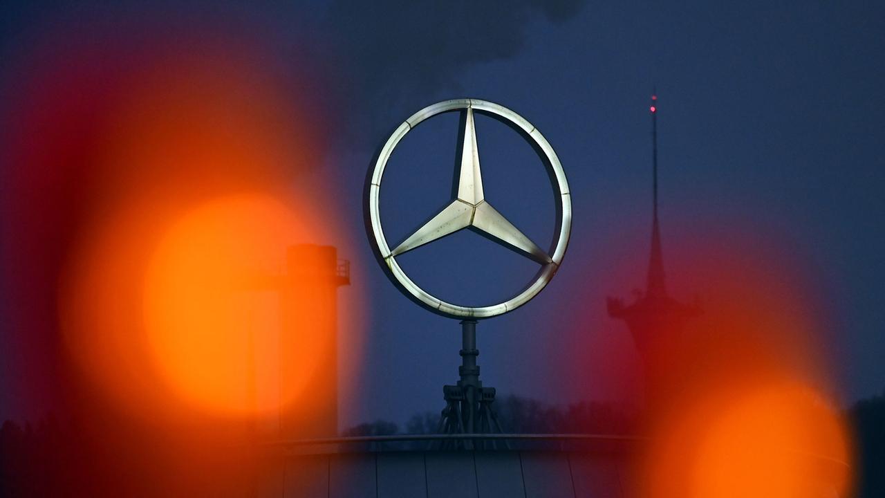 Gewinn bei Mercedes bricht 2025 um die Hälfte ein