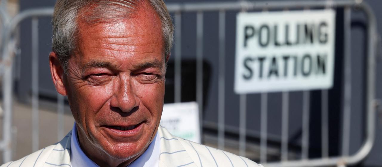 Die Teilnehmer der Nachwahl ohne Farage bei der Verkündung des Ergebnisses