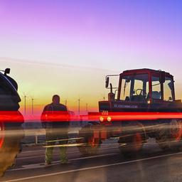 Symbolbild: Landwirte blockieren mit ihren Fahrzeugen am 10. Januar 2023. ( Quelle:
