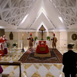 Der Leichnam von Papst Franziskus ist in seiner Privatkapelle im Vatikan aufgebahrt. 