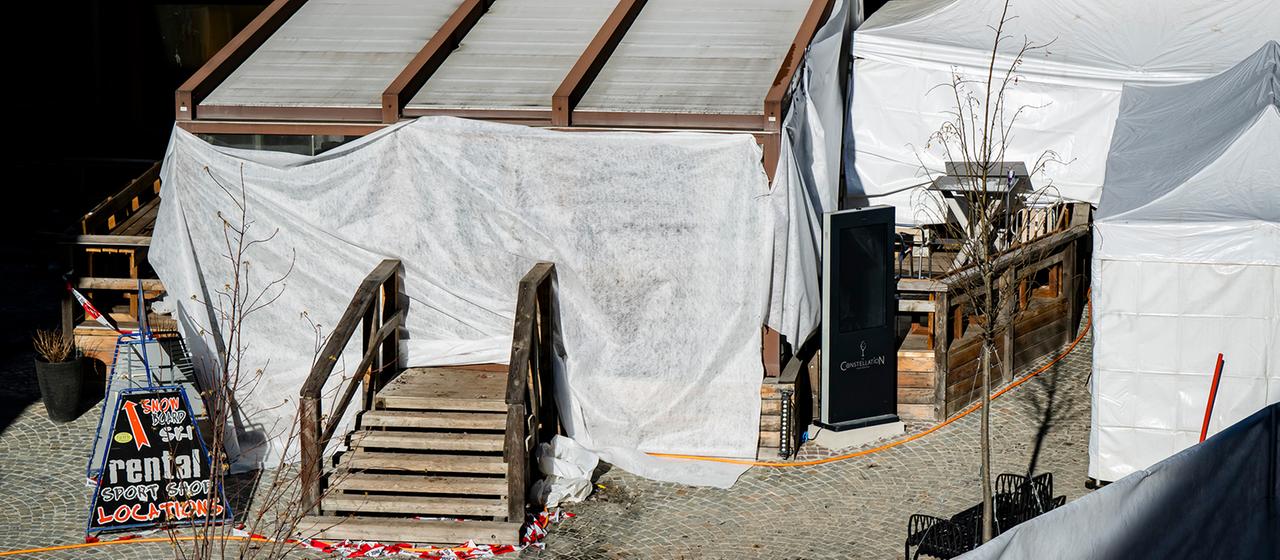 Der Eingang der Bar und Lounge "Le Constellation" in Crans-Montana.