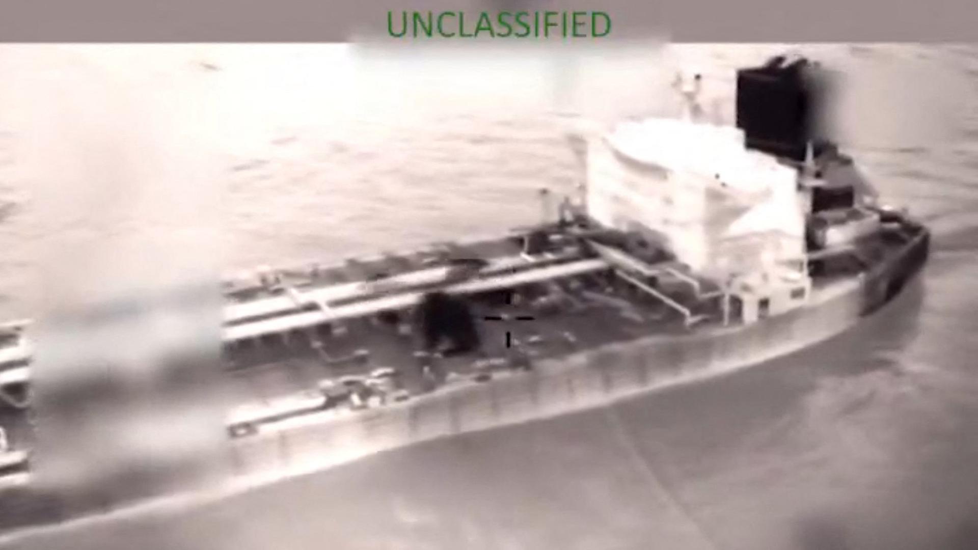 Videoscreenshot des Tankers Olina. | AFP PHOTO / US Secretary of Homeland Security Kristi Noem's X account / Handout
