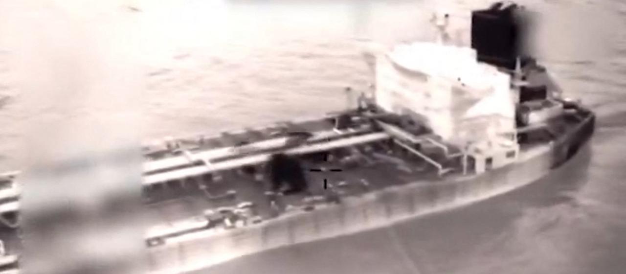 Videoscreenshot des Tankers Olina.