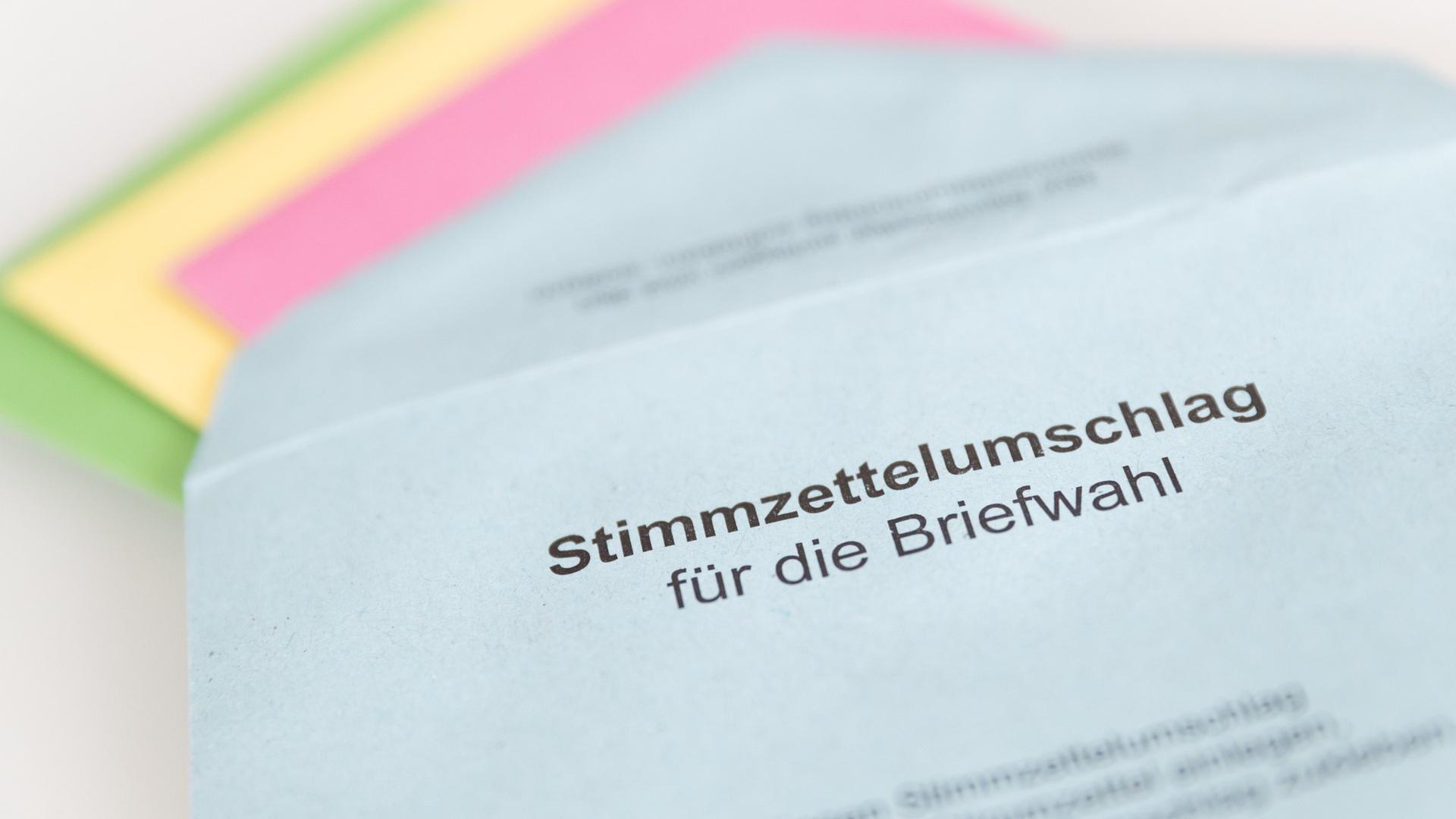 Ein Stimmzettelumschlag für die Briefwahl | dpa/ Friso Gentsch