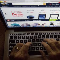 Die Seite von Amazon auf einem Laptop-Bildschirm