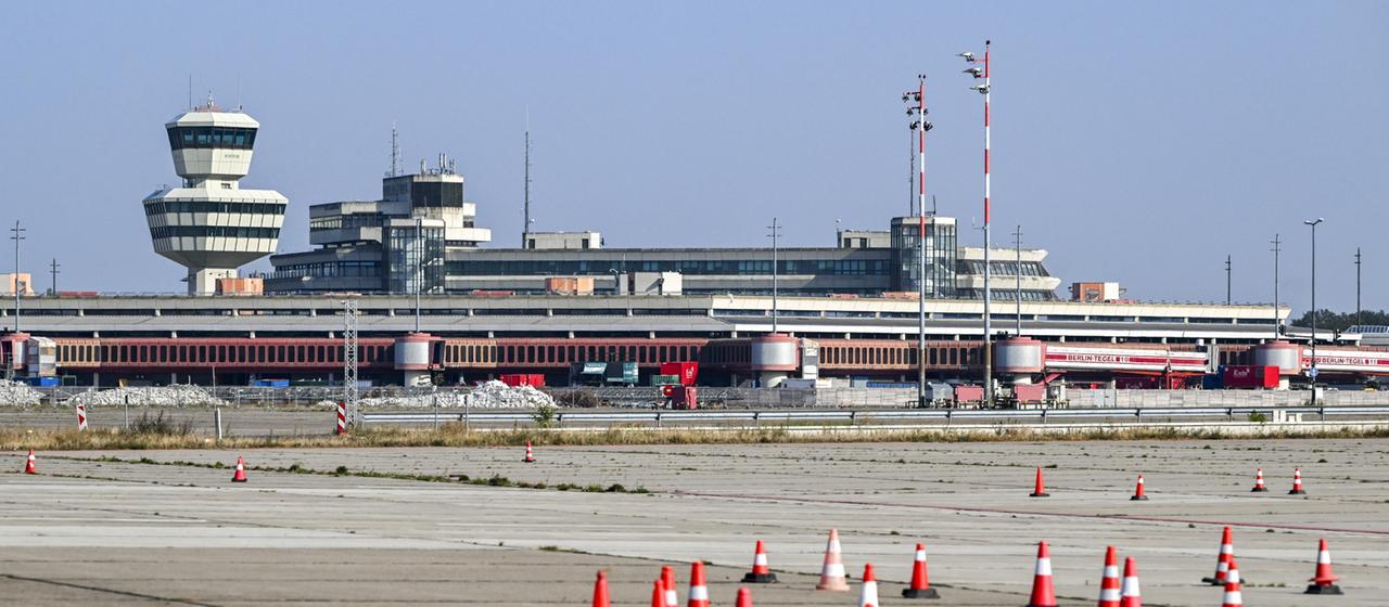 Areal auf dem stillgelegtem Flughafen Tegel in Berlin