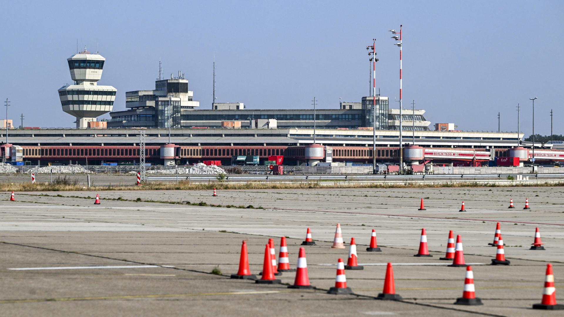 Areal auf dem stillgelegtem Flughafen Tegel in Berlin | dpa