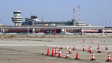 Areal auf dem stillgelegtem Flughafen Tegel in Berlin