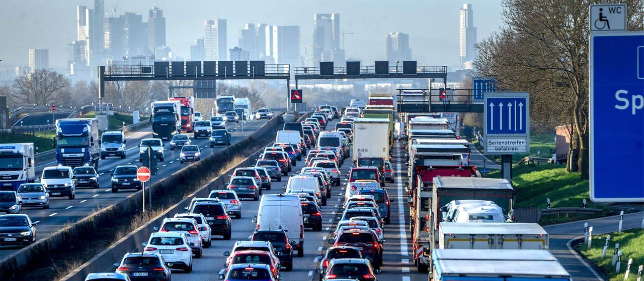 Verkehrsanalyse: Staus kosten Pendler Milliarden | tagesschau.de