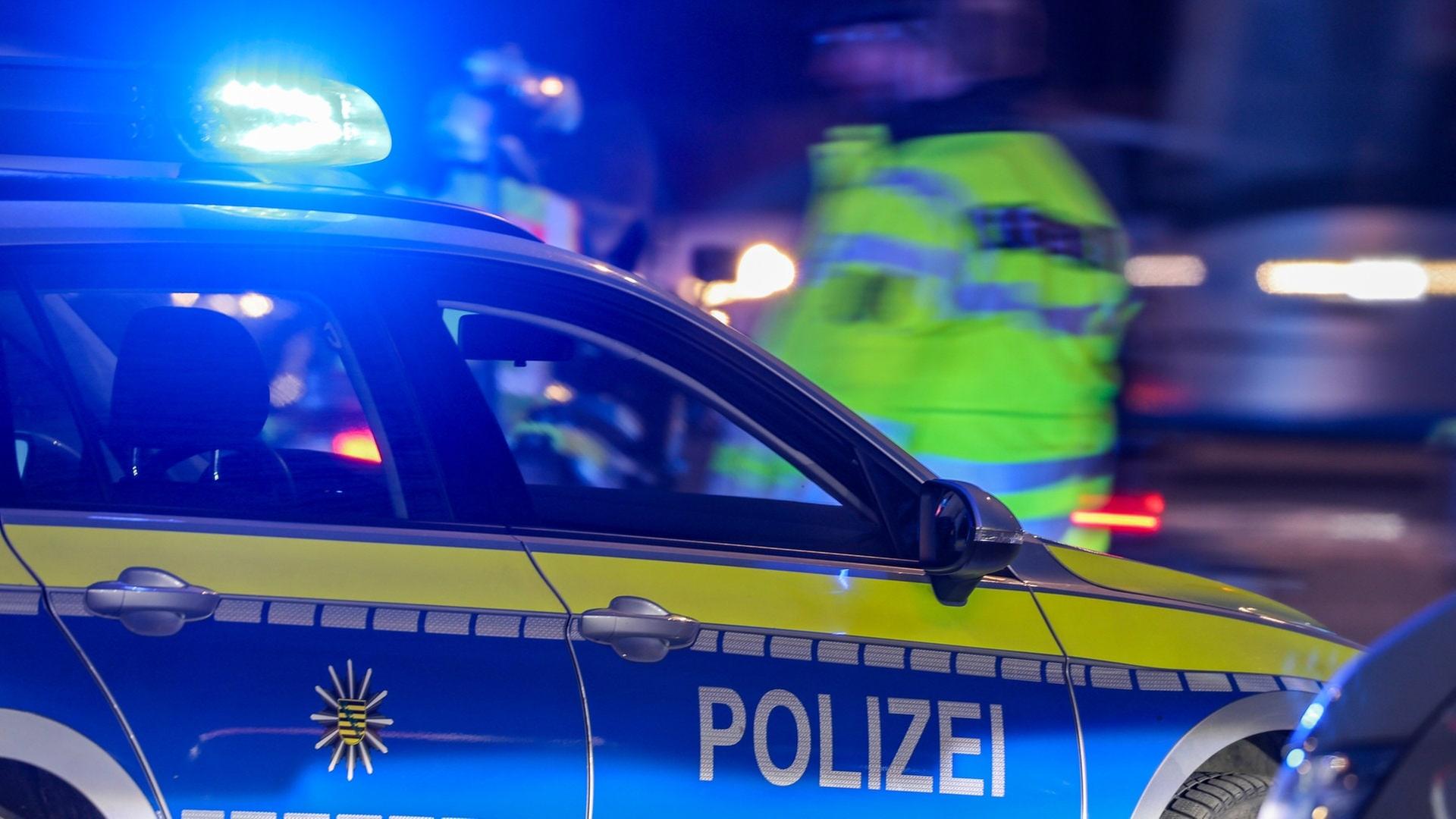 警察の検査から逃げた車が事故：20歳の同乗者が死亡