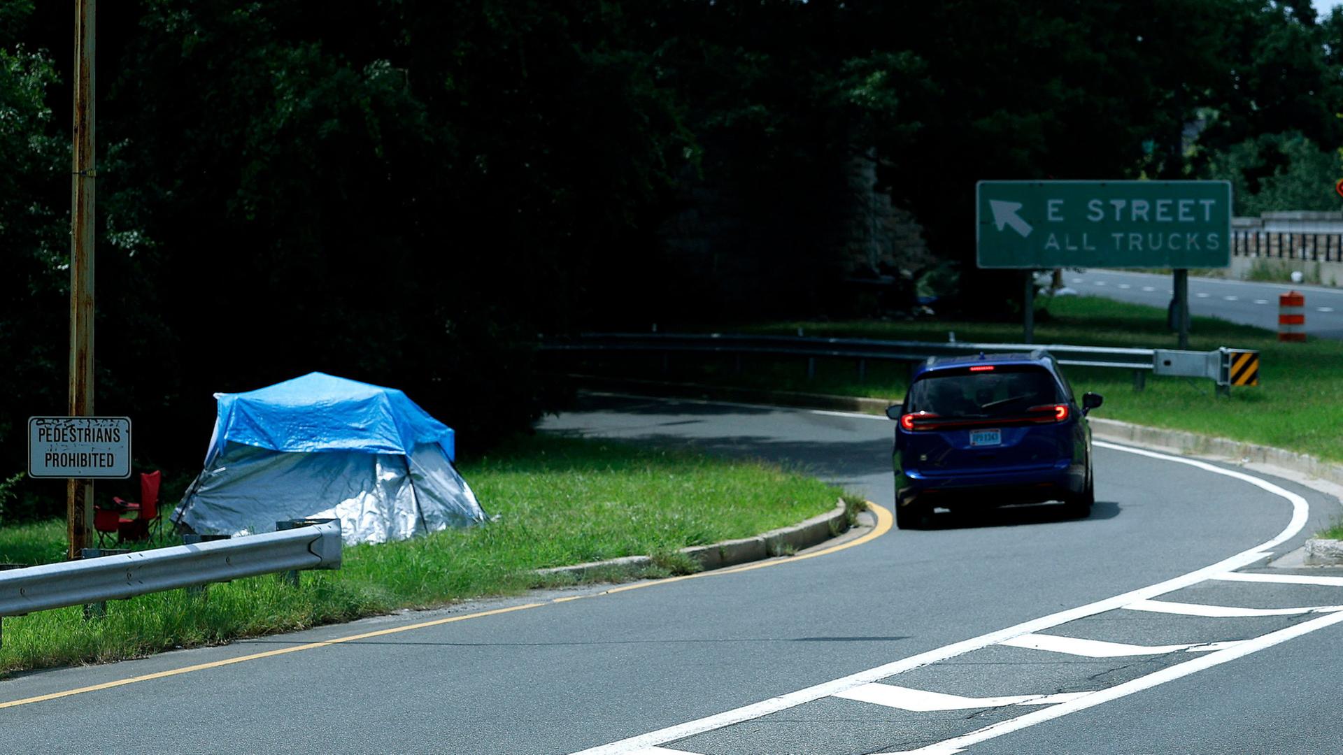 Ein Zelt ist neben einer Straße in Washington zu sehen | Getty Images via AFP