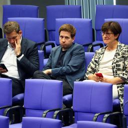 Die SPD-Politiker Lars Klingbeil, Kevin Kühnert und Saskia Esken im Bundestag