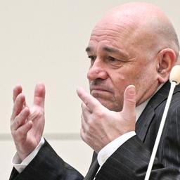 Robert Crumbach, Brandenburgs Minister der Finanzen und für Europa, spricht bei der Sitzung des Brandenburger Landtages. (Quelle: dpa)