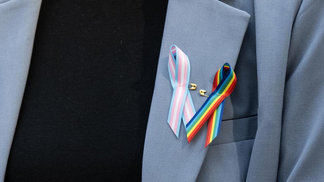 Ein Jahr Selbstbestimmungsgesetz: Zwischen Befreiung und Ablehnung