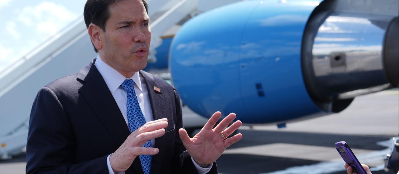 US-Außenminister Marco Rubio spricht mit Medienvertretern.