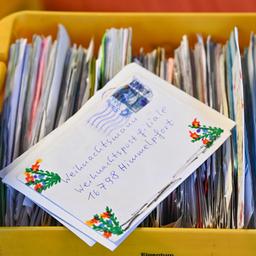 Briefe mit Wunschzettel liegen in der Christkindpostfiliale der Deutschen Post im nordrhein-westfälischen Engelskirchen.