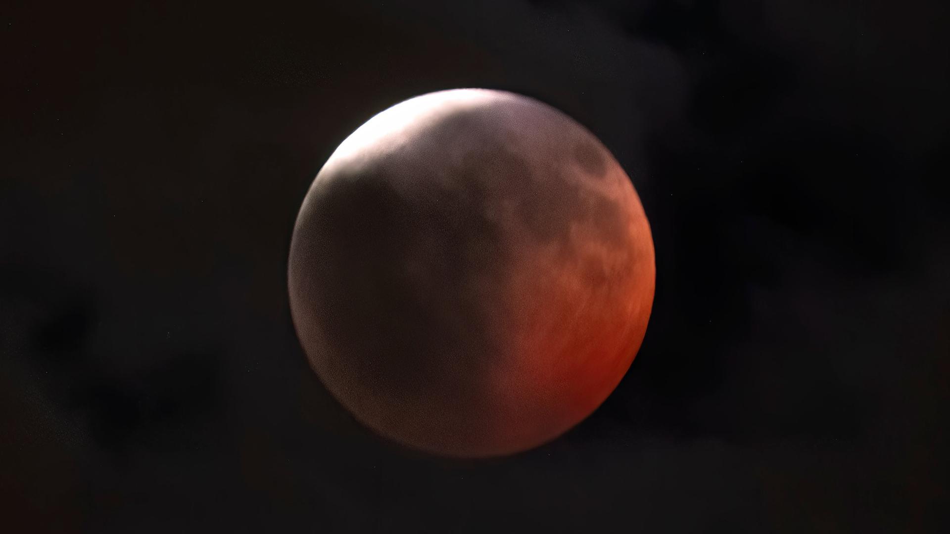 Partielle Mondfinsternis war vielerorts hinter Wolken