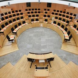 Blick in den leeren Plenarsaal des hessischen Landtags